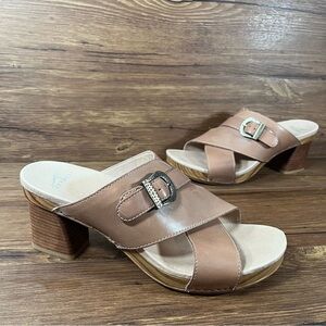 Dansko Enesloe Brown Leather Heels Slides Sandals Women’s Size 9.5 (41) Shoes